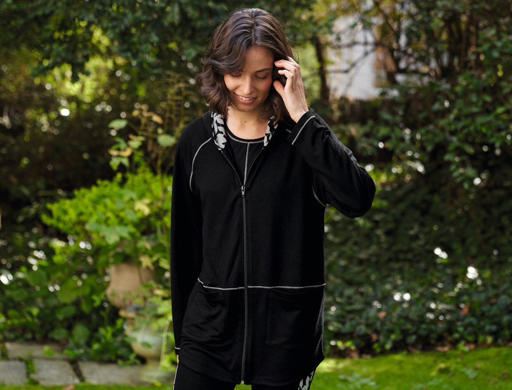 /fr/les-vetements-d-interieur/femme/cache-coeur-veste/veste-athletique/