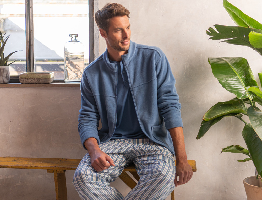 /fr/les-vetements-d-interieur/homme/homewear/veste-homme-en-symetrie/