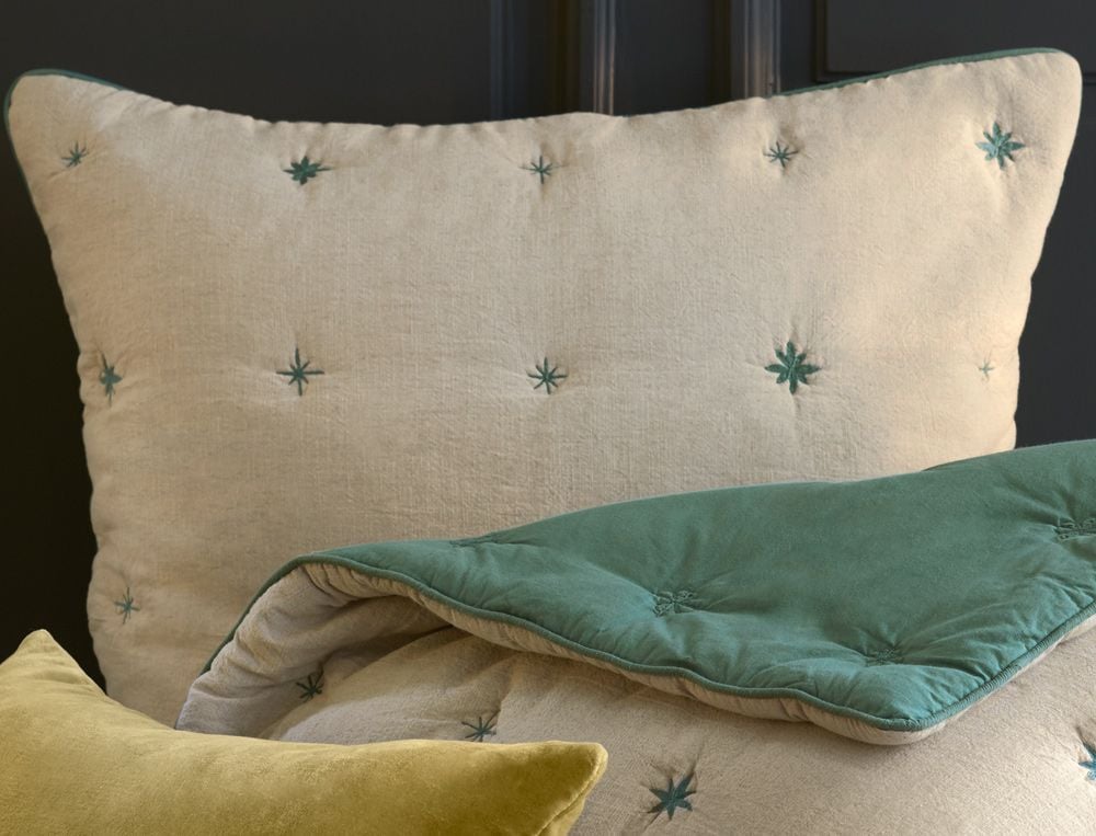 /fr/la-chambre/sur-le-lit/taie-boutis/taie-boutis-foret-boreale/