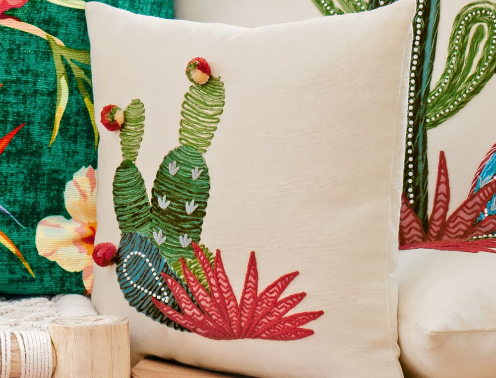 Coussin carré brodé cactus 100% coton Destination tropicale